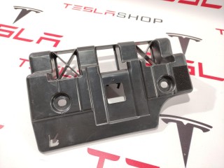 Кронштейн крепления обшивки багажника, ориг. номер 1089617-00-D, Tesla Model 3 2017-2021
