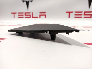 Накладка боковая торпеды, ориг. номер 1083361-00-D, Tesla Model Y 2020-2026