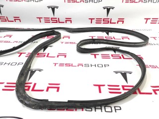 Уплотнитель проема дверного, ориг. номер 1032470-75-C, Tesla Model X 2015-2021