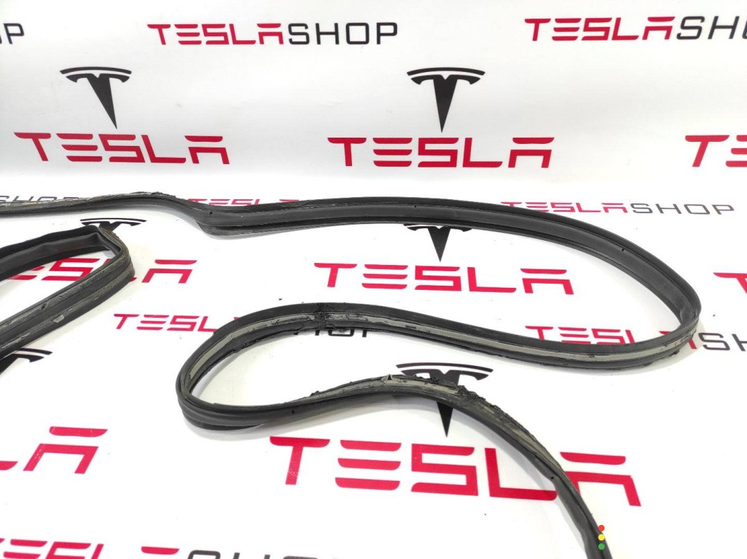 Уплотнитель проема дверного Tesla Model X 2015-2021, 1032470-75-C, фото 3