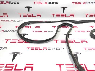 Уплотнитель проема дверного, ориг. номер 1032470-75-C, Tesla Model X 2015-2021