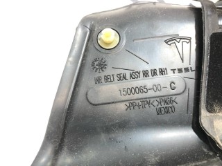 Уплотнитель стекла внутренний двери, ориг. номер 1500065-00-C, Tesla Model Y 2020-2026