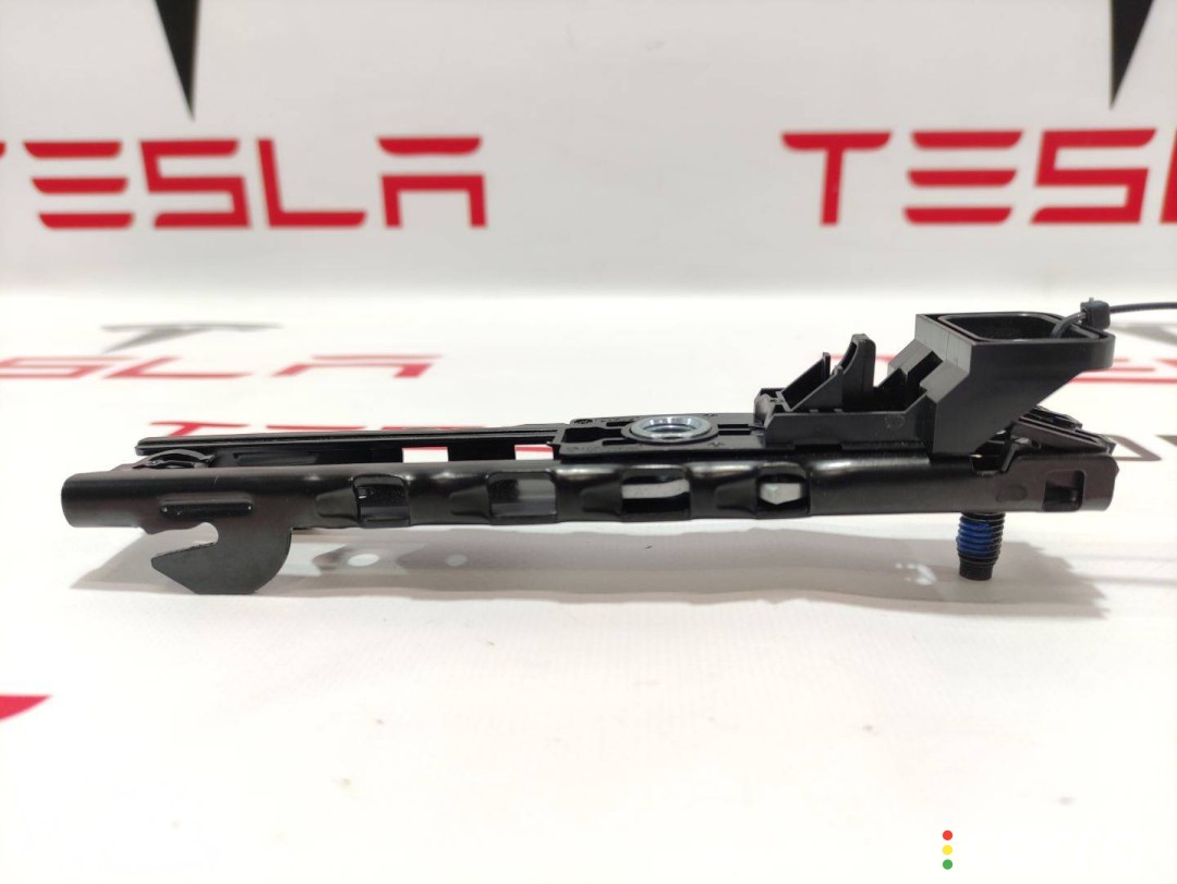 Кронштейн крепления ремня безопасности Tesla Model Y 2020-2026, 1068130-01-B, фото 2