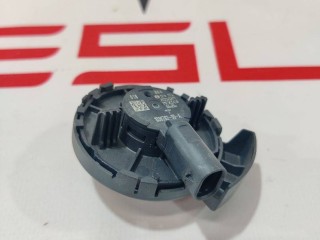 Датчик удара (давления воздуха), ориг. номер 1036762-00-A, Tesla Model Y 2020-2026