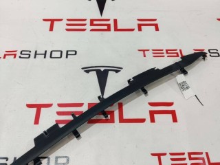 Планка центральной панели, ориг. номер 1130985-00-C, Tesla Model Y 2020-2026