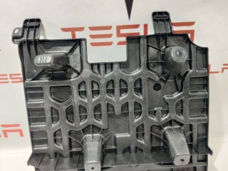 панель для ног передняя правая, ориг. номер 1587362-00-C, Tesla Model S 2-й рест 2021-2026
