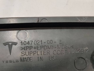 Накладка гриля бампера переднего верхняя, ориг. номер 1047021-00-E, Tesla Model X 2015-2021