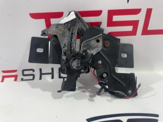 замок капота, ориг. номер 6007572-00-E, Tesla Model S 2012-2016