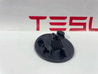 заглушка переднего бампера под крюк, ориг. номер 1818917-20-C, Tesla Model 3 2 2024-2026