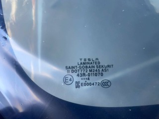 Стекло лобовое, ориг. номер 1715633-00-F, 1715638-99-J, Tesla Model 3 2 2024-2026