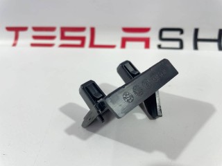 крепление переднего бампера правое, ориг. номер 1135376-00-C, 1084172-00-F, Tesla Model 3 2017-2021