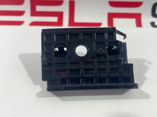 крепление переднего бампера левое, ориг. номер 1084171-00-F, 1135376-00-C, Tesla Model 3 2017-2021