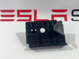крепление переднего бампера левое, ориг. номер 1084171-00-F, 1135376-00-C, Tesla Model 3 2017-2021