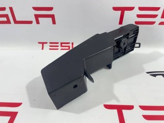 кронштейн передней панели (телевизора), ориг. номер 1711755-00-C, Tesla Model 3 2 2024-2026