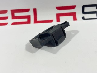 крепление переднего бампера правое, ориг. номер 1734300-00-H, 2013442-S0-G, Tesla Model 3 2 2024-2026