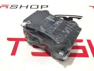 Тормозные колодки зад., ориг. номер 1068331-00-B, Tesla Model X 2015-2021