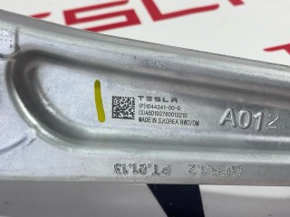 Рычаг передний, ориг. номер 1044341-00-D, Tesla Model 3 2017-2021