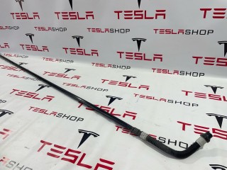 Патрубок системы охлаждения основной батареи, ориг. номер 1077596-00-D, Tesla Model 3 2017-2021