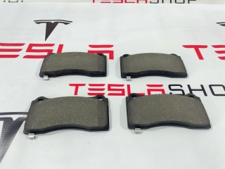 Тормозные колодки перед., ориг. номер 1044621-00-D, 1044622-00-D, 8008240-00-C, Tesla Model 3 2017-2021