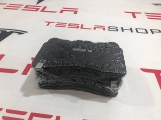 Тормозные колодки перед., ориг. номер 1055066-00-B, 1068330-00-B, Tesla Model S 2016-2021