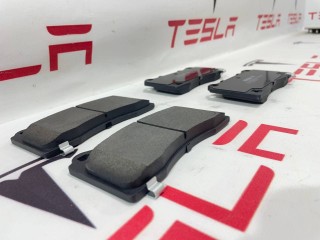 тормозные колодки, ориг. номер 1044621-00-D, 1044622-00-D, 8008240-00-C, Tesla Model Y 2020-2026