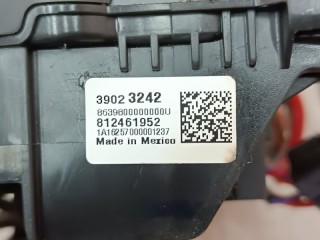 Блок предохранителей, ориг. номер 39023242, Chevrolet Cruze J400 2015-2023