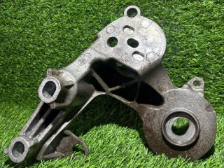 Кронштейн двигателя передний Audi A6 4F/C6 2004-2008