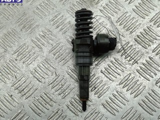 Форсунка топливная Volkswagen Passat B6 2005-2010