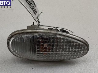 Повторитель поворота правый Mitsubishi Outlander 2002-2009
