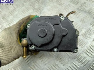 Заслонка дроссельная, ориг. номер 037133064D, Volkswagen Vento 1991-1998