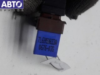 Кнопка открывания лючка топливного бака, ориг. номер 7L6959833A, Volkswagen Golf 5 2003-2009