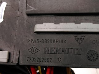 Блок предохранителей, ориг. номер 7703297597, Dacia (Renault) Sandero