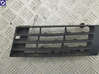Решетка (заглушка) в бампер Audi A4 B5 (1994-2001), седан, 8D0807345AA