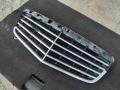 Решетка радиатора Mercedes E W211 2005г. - фото №2
