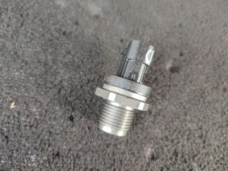 Датчик давления топлива, ориг. номер 028100937, Chrysler Town Country 2007-2010