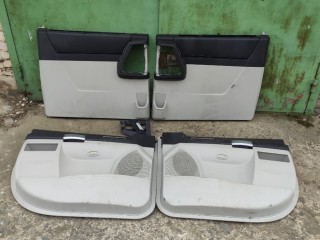 Обшивка двери передней левой (дверная карта), Chrysler Voyager 2007-2010