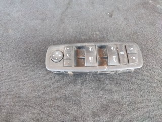 Кнопка стеклоподъемника переднего правого Chrysler Grand Voyager 2007-2010