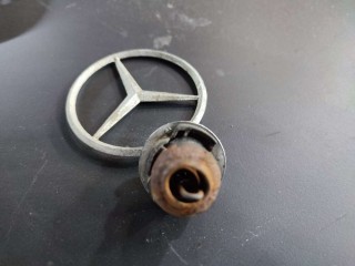 Эмблема, Mercedes E W124