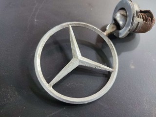 Эмблема, Mercedes E W124