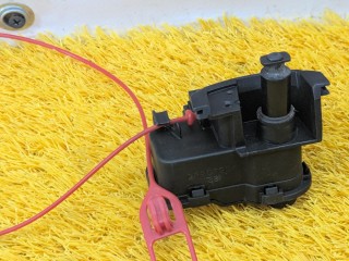 Активатор замка крышки топливного бака, ориг. номер 8K0862153F, Porsche Cayenne GTS 958