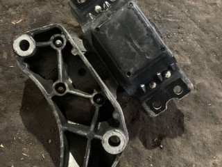 Подушка крепления двигателя, Volkswagen Passat B6 2005-2010