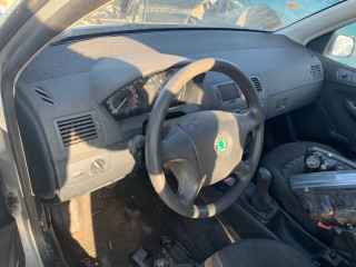 Skoda Fabia 1 поколение 2004г. 1.9 л., дизель, МКПП - фото №3