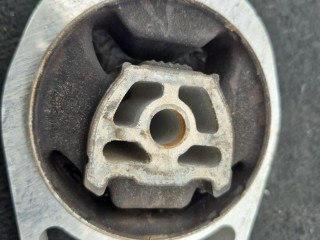Подушка крепления КПП, ориг. номер 60005916, Buick Encore GX 2019-2023