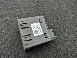 разъем AUX / USB, ориг. номер 13525891, Chevrolet TrailBlazer 3 2019-2023