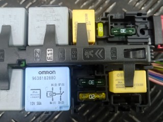 Блок предохранителей, ориг. номер 9804848580, CITROEN C4 PICASSO 2 2 2013-2016