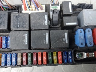 Блок предохранителей, ориг. номер AH4214A073AB, LAND ROVER RANGE ROVER 3 3 2009-2012