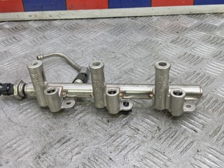 Топливная рампа бензиновая, ориг. номер 9811353880, PEUGEOT 2 2