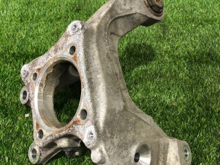 кулак задний левый, Ford Mustang 6 поколение S550 2014-2017