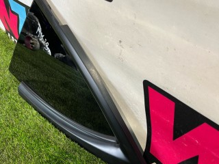 Стекло кузовное заднее левое Tesla Model Y 1 поколение 2020-2026