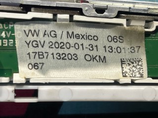 декоративная накладка центральной консоли, ориг. номер 17B713203, Volkswagen Jetta 7 поколение 2018-2022